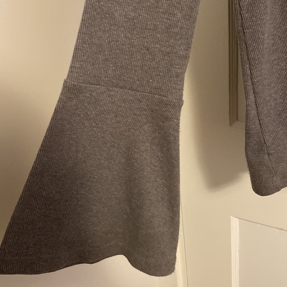 Oak and fort bell sleeve top - Picture 2 of 3